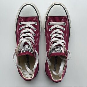Converse Chuck Taylor All Star Unisex Low Top Burgundy Canvas Sneakers Sz W7, M5